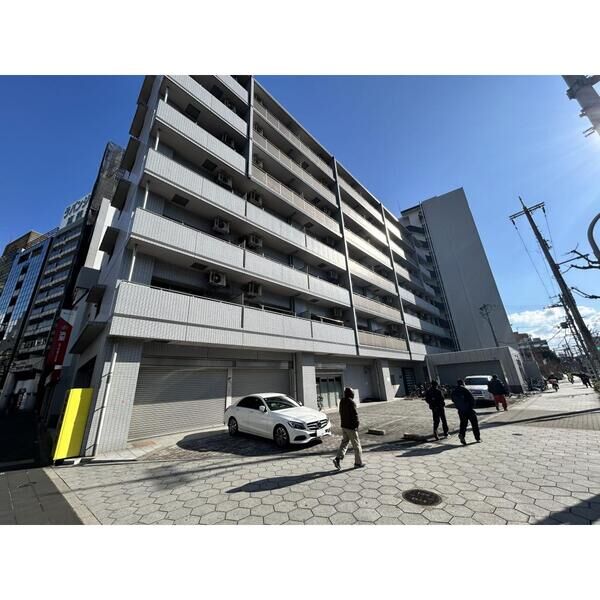 BUILDING