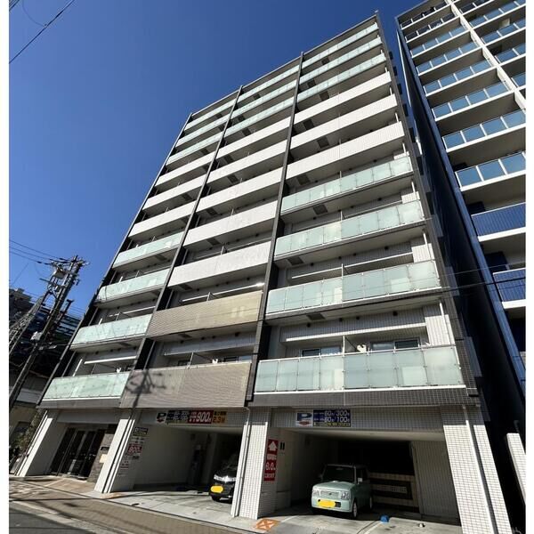 BUILDING