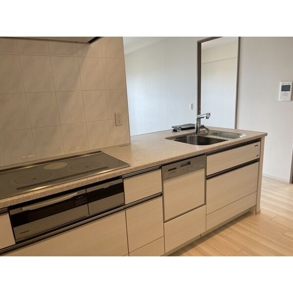 ミリカ・ヒルズI街区D棟の室内写真4枚目