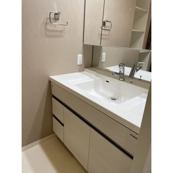 ミリカ・ヒルズI街区D棟の室内写真6枚目