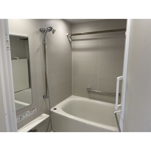 ミリカ・ヒルズI街区D棟の室内写真7枚目