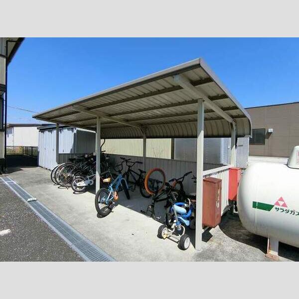 現地周辺 (駐輪場)