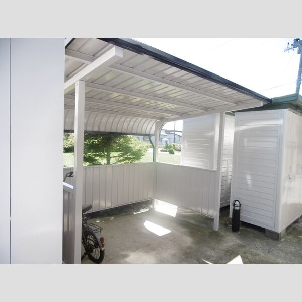 現地周辺 (駐輪場)