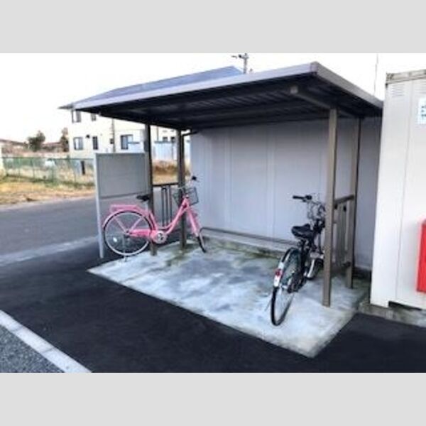 現地周辺 (駐輪場)