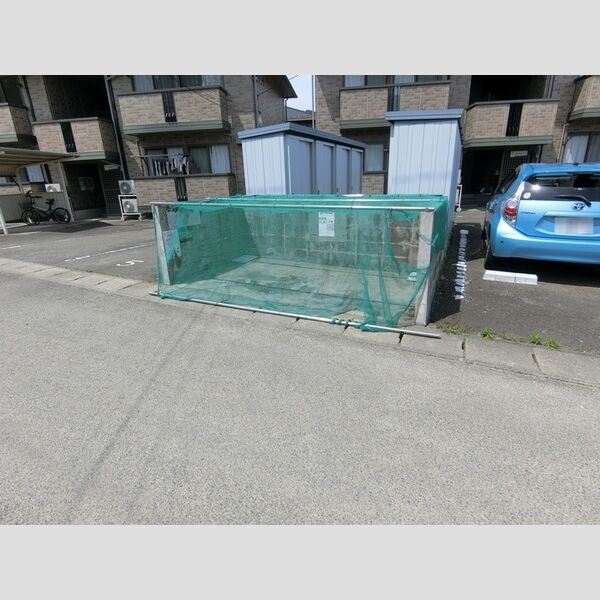 現地周辺 (ごみ置き場)