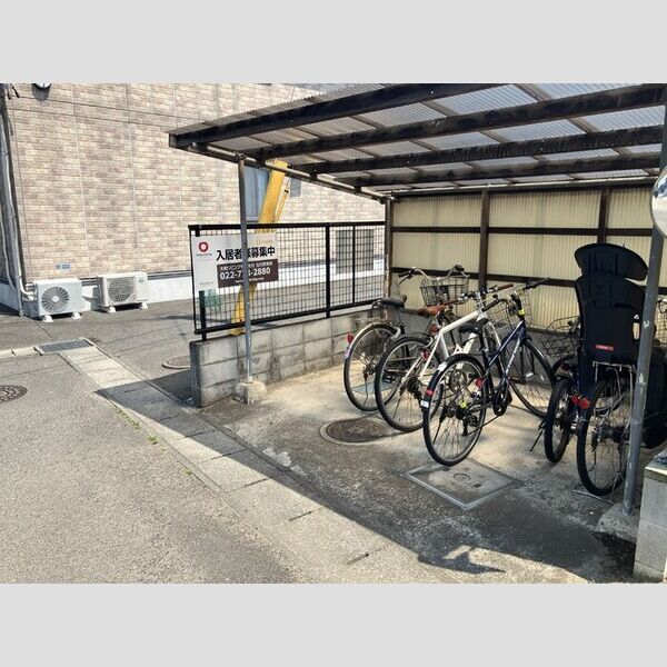 現地周辺 (駐輪場)