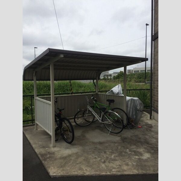 現地周辺 (駐輪場)