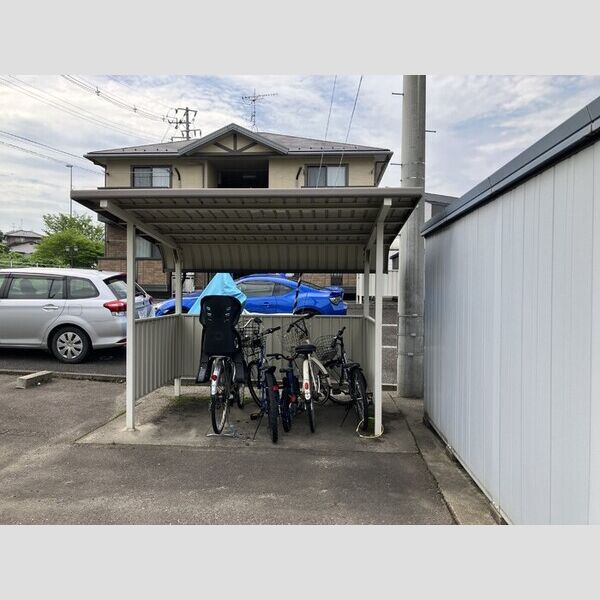 現地周辺 (駐輪場)