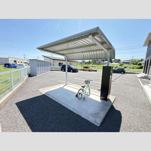 現地周辺 (駐輪場)