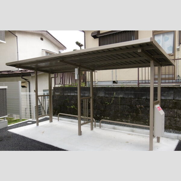 現地周辺 (駐輪場)