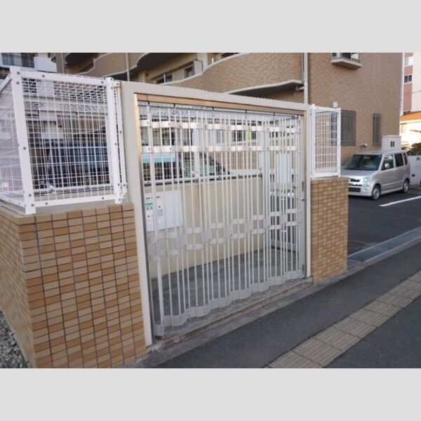 現地周辺 (ゴミ置き場)