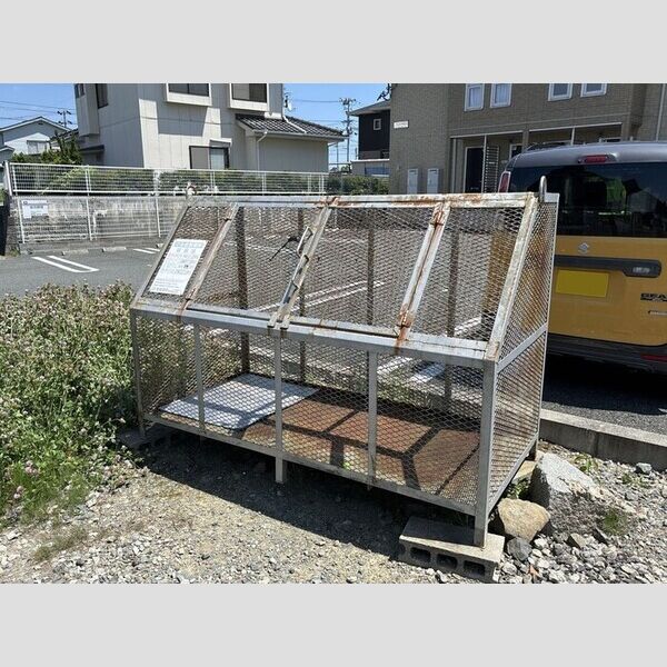 現地周辺 (ゴミ置き場)