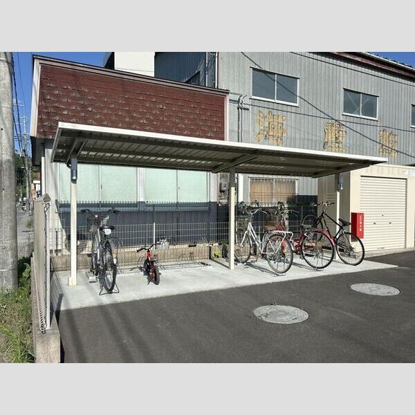 現地周辺 (駐輪場)