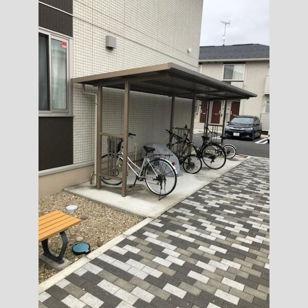 現地周辺 (駐輪場)