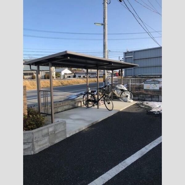 現地周辺 (駐輪場)
