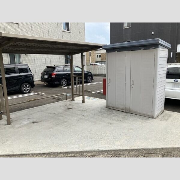 現地周辺 (駐輪場・物置)