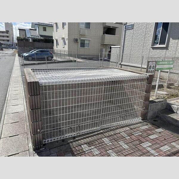現地周辺 (ゴミ置き場)