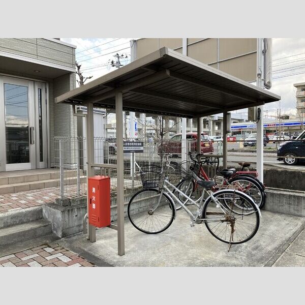 現地周辺 (駐輪場)