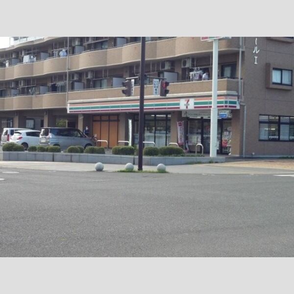 現地周辺 (セブンイレブン仙台小鶴新田駅前店　202m)
