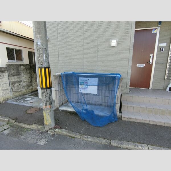 現地周辺 (ゴミ置き場)