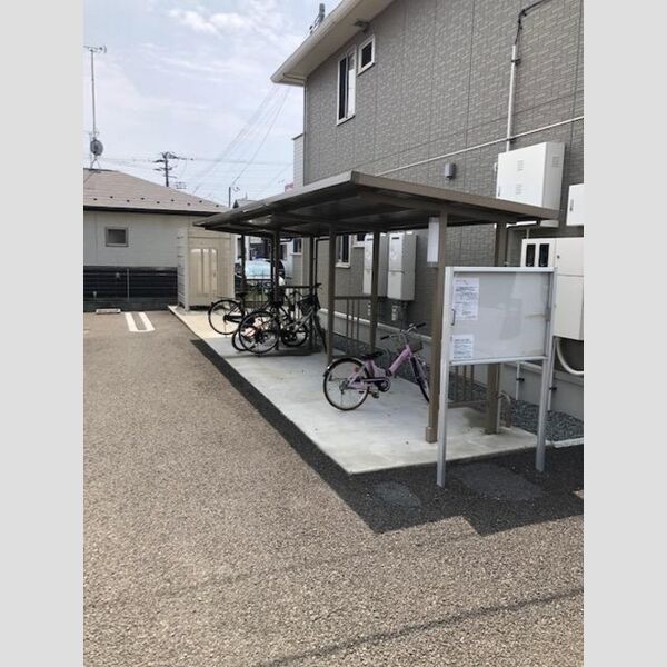 現地周辺 (駐輪場)