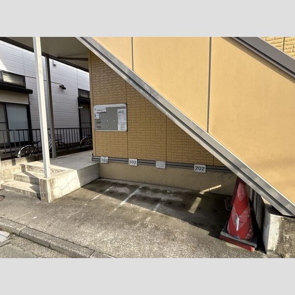 現地周辺 (駐輪場)