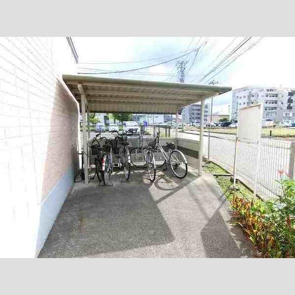 現地周辺 (駐輪場)