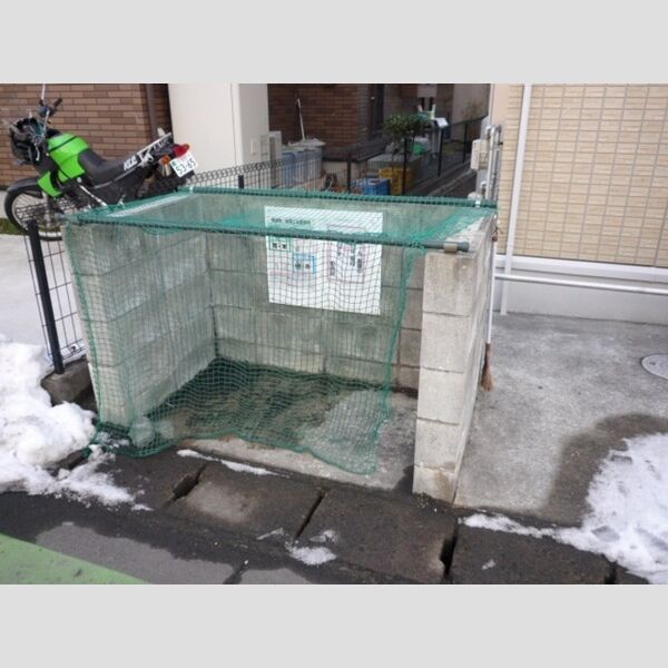 現地周辺 (ゴミ置き場)
