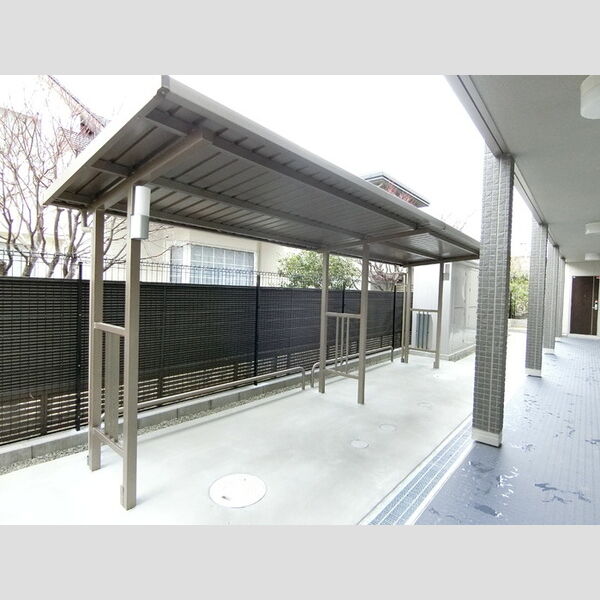 現地周辺 (駐輪場)