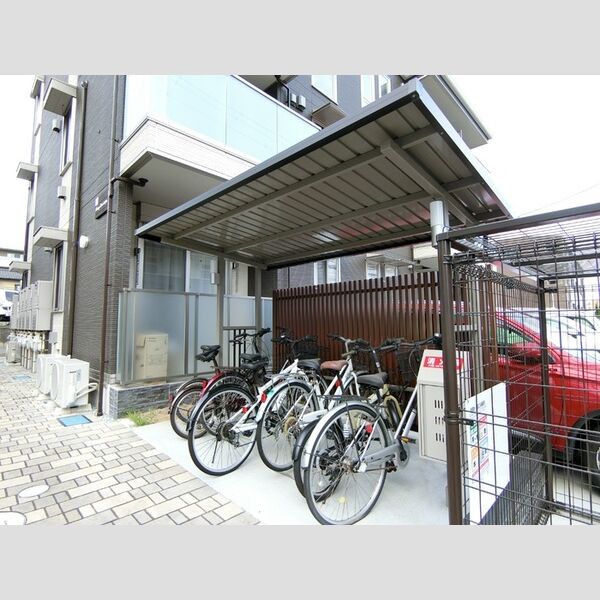 現地周辺 (駐輪場)