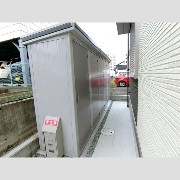 現地周辺 (物置)