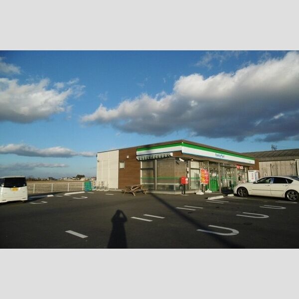 現地周辺 (物件の隣がコンビニで便利です。)