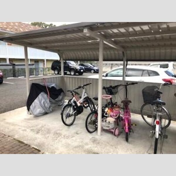 現地周辺 (駐輪場)