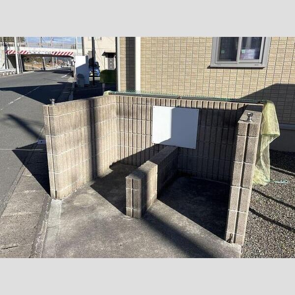 現地周辺 (ゴミ置き場)