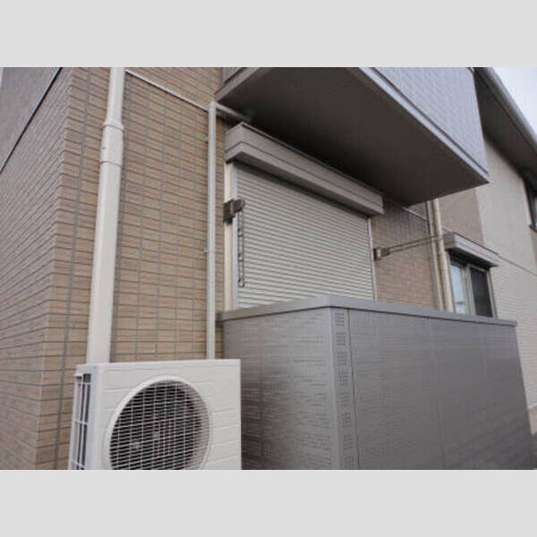 現地周辺 (バルコニー窓にはシャッター雨戸設(写真は102号))