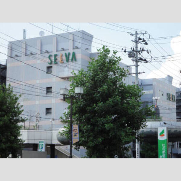 現地周辺 (約400mで各種店舗が立ち並ぶ泉中央駅周辺。)