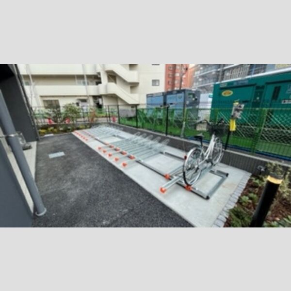 現地周辺 (駐輪場)