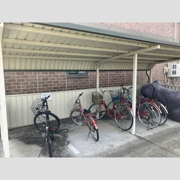 現地周辺 (駐輪場)