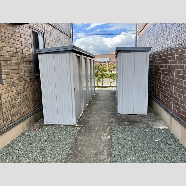 現地周辺 (物置)