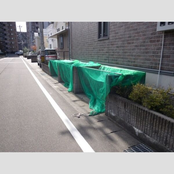 現地周辺 (ゴミ置き場)