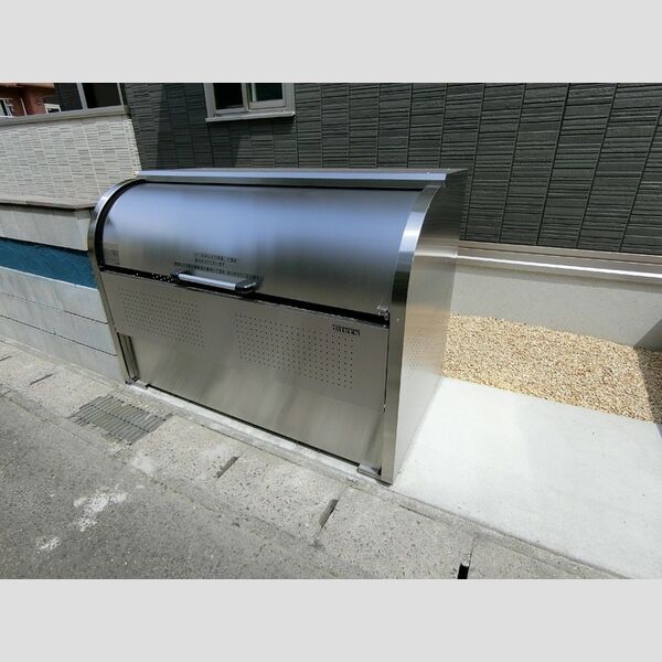 現地周辺 (ゴミ置場)