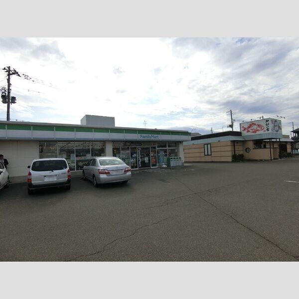 現地周辺 (ファミリーマート新田東店771m)