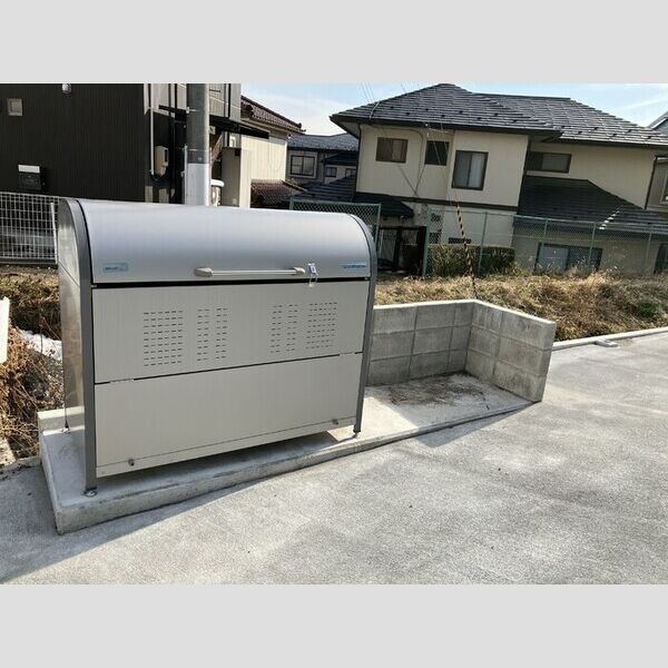 現地周辺 (ゴミ置き場)