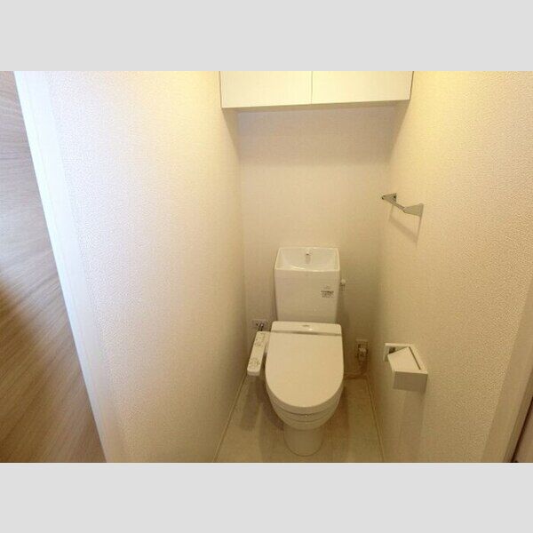 トイレ (トイレ)