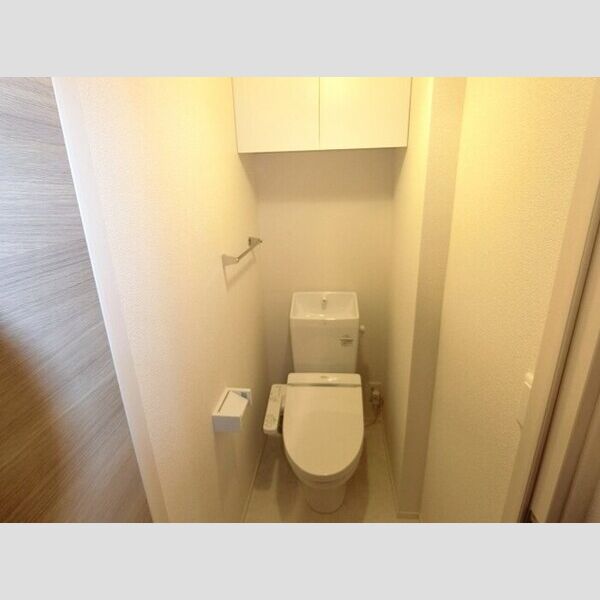 トイレ (トイレ)