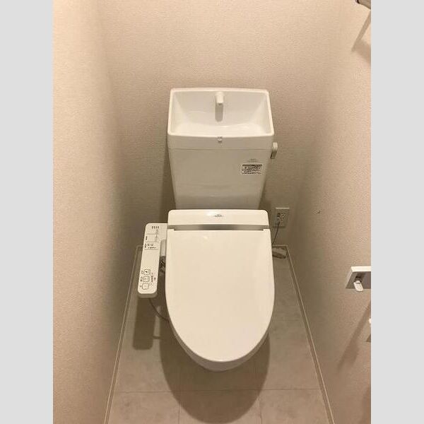トイレ (トイレ)