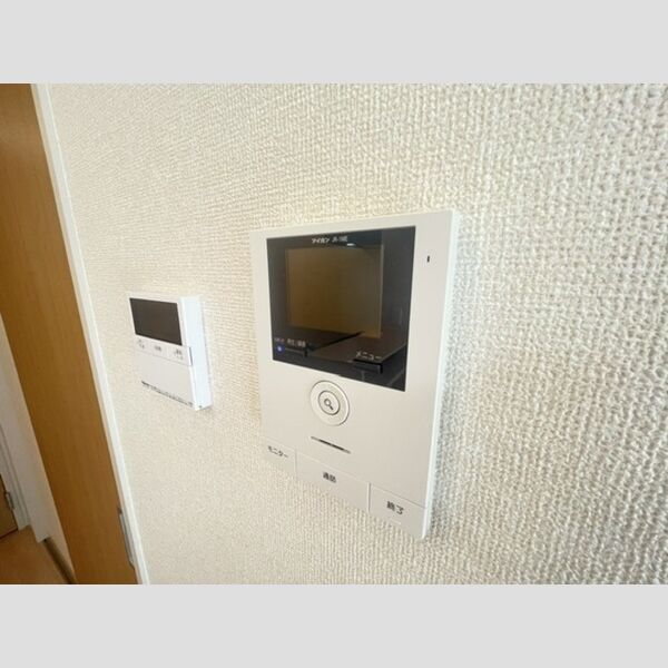 その他設備 (追い焚き付き給湯器、モニタ付きインターホン)
