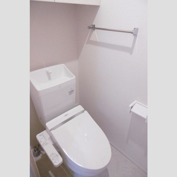トイレ (トイレ)