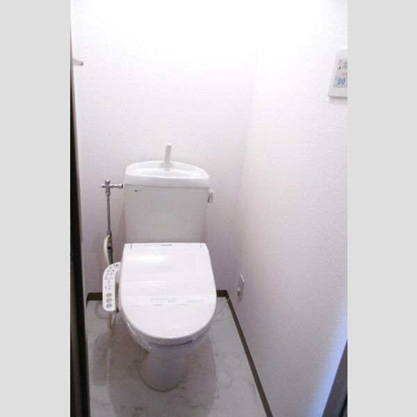 トイレ (トイレ)