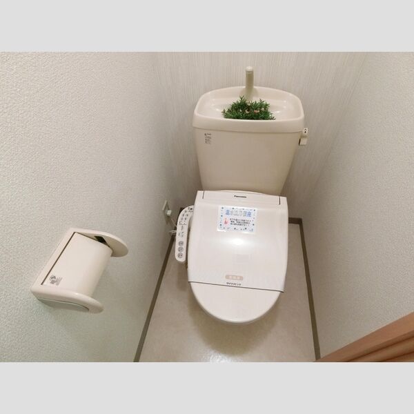 トイレ (トイレ)
